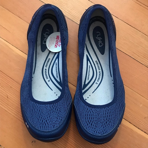 saucony waterproof running shoes